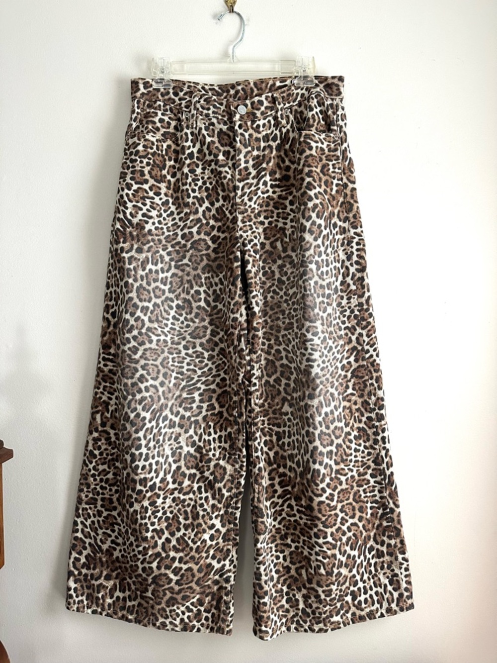 GAP • Baggy Mid Rise Jean in Leopard